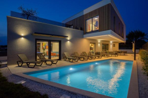 Luxury Villa Sicenta